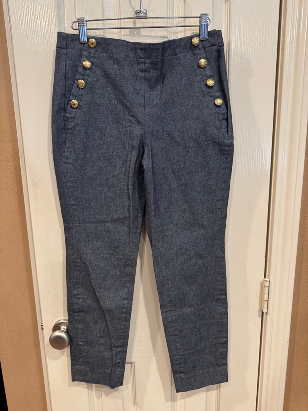 Banana Republic Denim Chambray pants with accent buttons. Sz 4